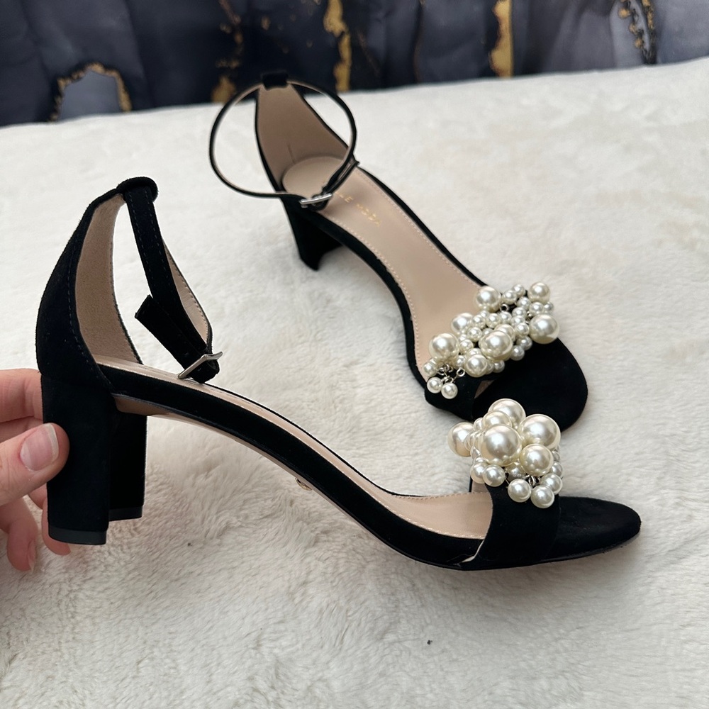 Women's Pelle Moda Vacie Imitation Pearl Heels - Picture 8 of 10